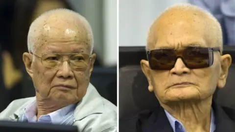 Reuters Khieu Samphan (L) and Nuon Chea (R) at the trial in Phnom Penh on 7 August 2014