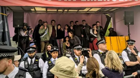 @ExtinctionR  Marble Arch