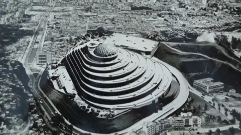 Archivo Fotografía Urbana / Proyecto Helicoide El Helicoide seen from above towering over the buildings of Caracas