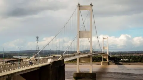 M48 Severn Bridge Drivers warned of closure for runners