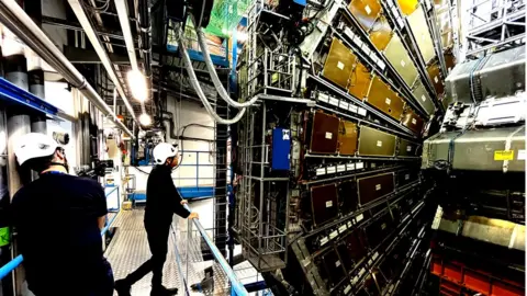 Huge atom-smasher bid to find missing 95% of Universe