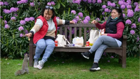 Getty Images Two women picnic in Golders Hill Park