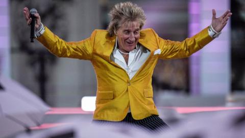 Rod Stewart reveals why he didn't play Live Aid - BBC News