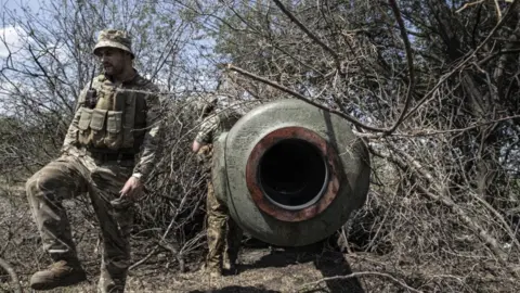 Getty Images Image shows Ukraine artilleryman