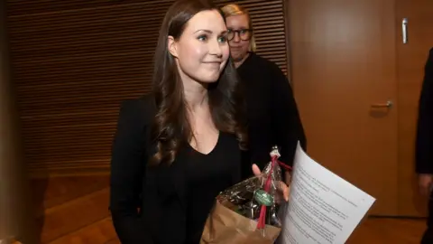 Reuters Sanna Marin holding flowers