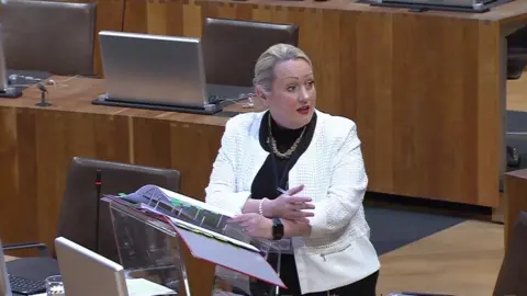 Senedd Cymru Rebecca Evans