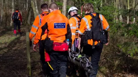 Môn Sar Training in woods
