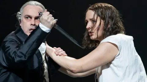 Shutterstock Lise Davidsen as Fidelio, Simon Neal as Don Pizzaro in Fidelio at the Royal Opera