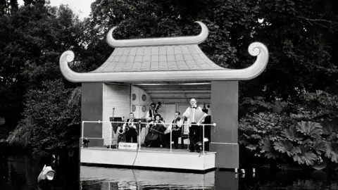 Leamington Spa Art Gallery and Museum Leamington Lights Festival