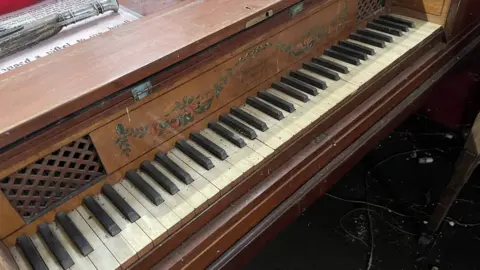 A piano