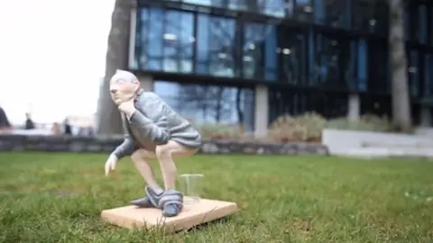 Stuff.nz A scale model of the statue