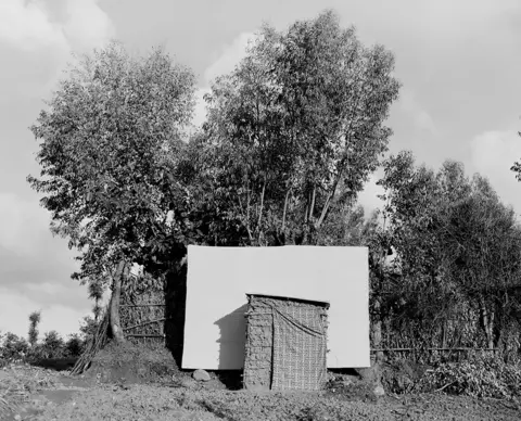  Elena Heatherwick / WaterAid Toilet in Gitwa
