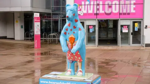 Bears of Sheffield Bear Statue in front of a shopping centre