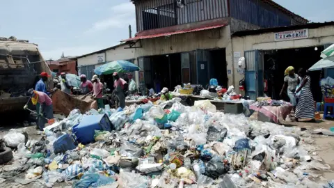 STRINGER Rubbish pile on a street in Luanda