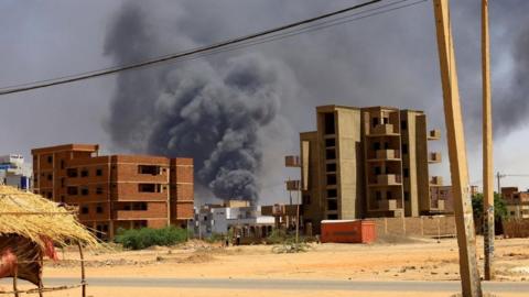 Sudan conflict: Black market AK-47s flood Sudan's capital - BBC News