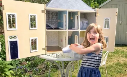 Peter Power Girl with dolls' house