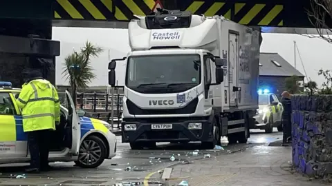 Barmouth Publicity Association The Castell Howell foods vehicle got stuck on Wednesday