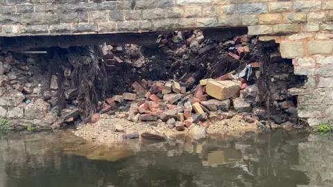 Damage to Chesterfield canal