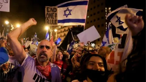 Reuters Anti-Netanyahu demonstration in Jerusalem (20/03/21)