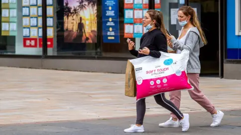 Alamy girls shopping