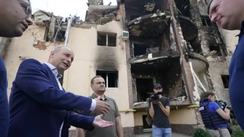 Niall Carson Micheál Martin in Irpin