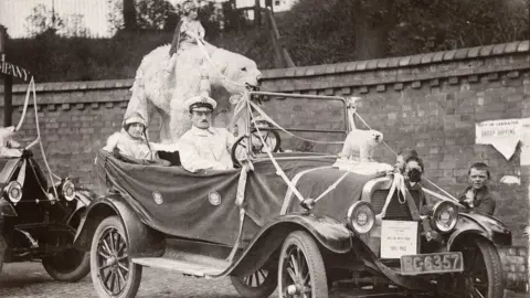 Getty Images 1929 advertising car