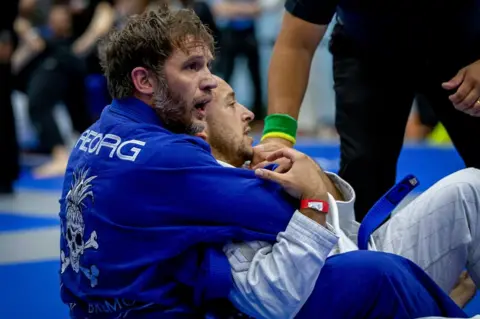 Tom Hardy 'raises the flag for jiu-jitsu' in Milton Keynes