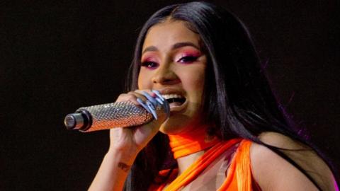 Cardi B files for divorce from Offset - BBC News