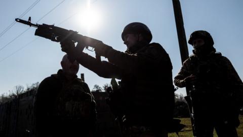 Armed Ukrainian soldiers. Photo: October 2023