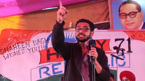 Former JNU student Umar Khalid speaking at Shaheen Bagh