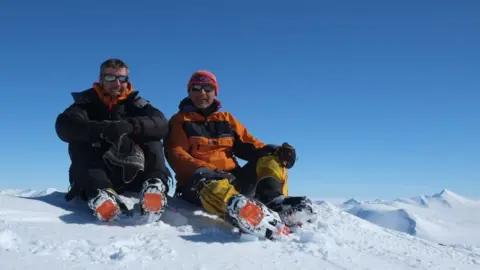 Teal Riley Malcolm Airey (l), Teal Riley (r)