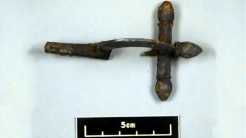 Vale of Glamorgan Council A crossbow brooch