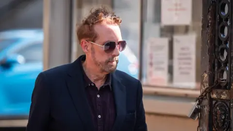 Hit a man's association leaving a court of sunglasses