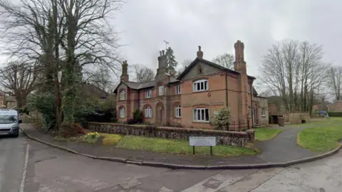 Google Maps Old Manor House in Guildford, Surrey
