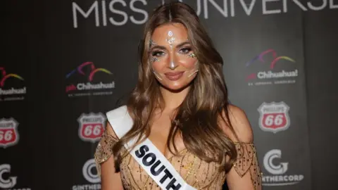 Getty Images Miss South Africa Mia le Roux attends the red carpet for Miss Universe Catrinas Gala at Antiguo Colegio de las Vizcainas.