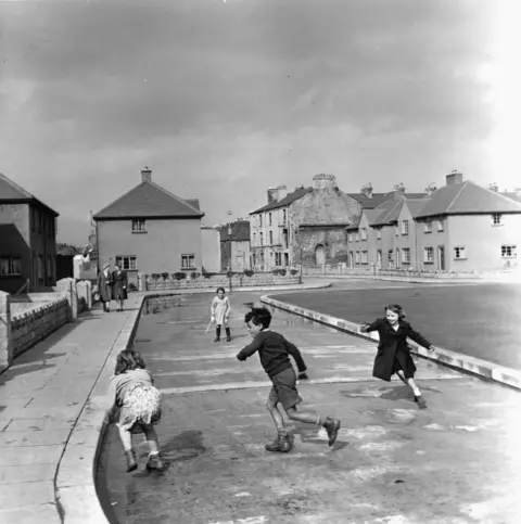 Bert Hardy/Getty Images Children chase one another play in the streets.
