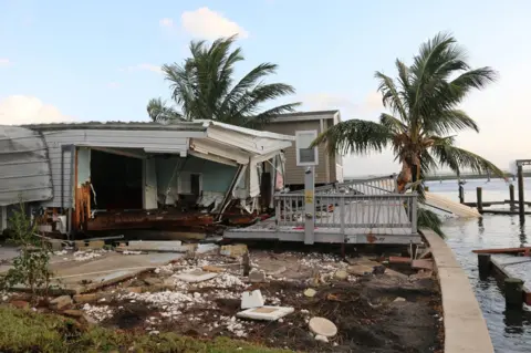 Tampa Bay Times/ZUMA Press Wire/REX/Shutterstock A home at the Harbor Lights Club mobile home park in Pinellas County after Hurricane Helene 