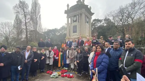 Residents from Bournemouth gathered to unveil a new plague with 12 named Indian soldiers from the British Army who were honoured for their service.