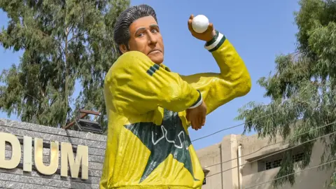 Wasim Akram statue