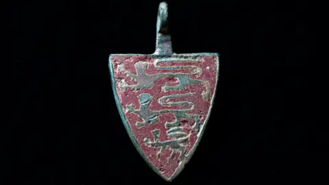 Tony Jolliffe BBC Gold 'three lions' pendant from the 13th-14th century. The heraldic device or harness pendant survives in incredible condition. 