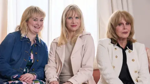Anne (Philippa Dunne), Amanda (Lucy Punch) and Felicity (Joanna Lumley) sitting in Amanda's house