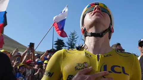 Tadej Pogacar wins stage 19 o the Tour de France