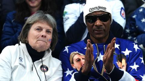 Selfies with Snoop as GB curlers remain 