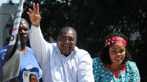 Getty Images Renamo leader Ossufo Momade waves