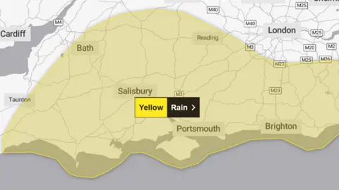 A map of southern England with a yellow warning area extending from Bath and Devon in the west to Hampshire, Berkshire and areas south of London