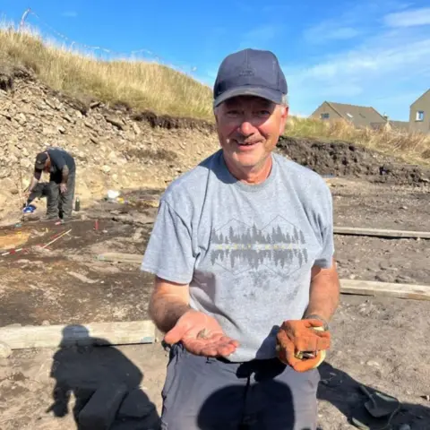 University of Aberdeen John Ralph with ring