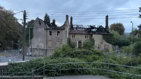 A building with a burnt out roof