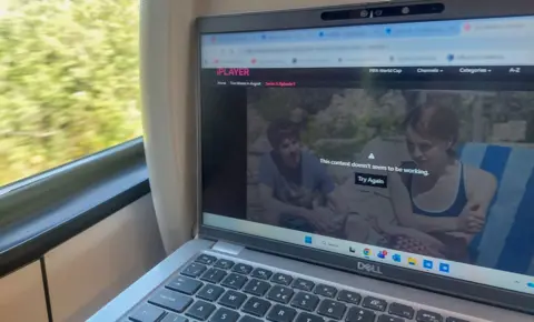 A laptop showing the BBC iPlayer but with a notice that reads "This content doesn't seem to be working, try again" 