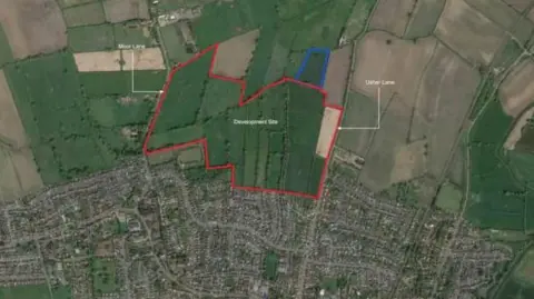 Barratt and David Wilson Homes/City of York Council An aerial view of fields surrounding part of the villages of Haxby and Wiggington, with a red line marking out the circumference of the proposed development.