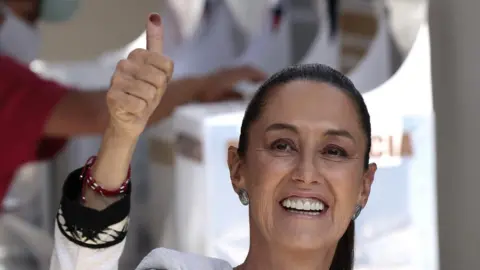 Efe Mexico presidential candidate Claudia Sheinbaum shows her inked finger after voting in Mexico's general election at a polling station in Mexico City, Mexico, June 02, 2024